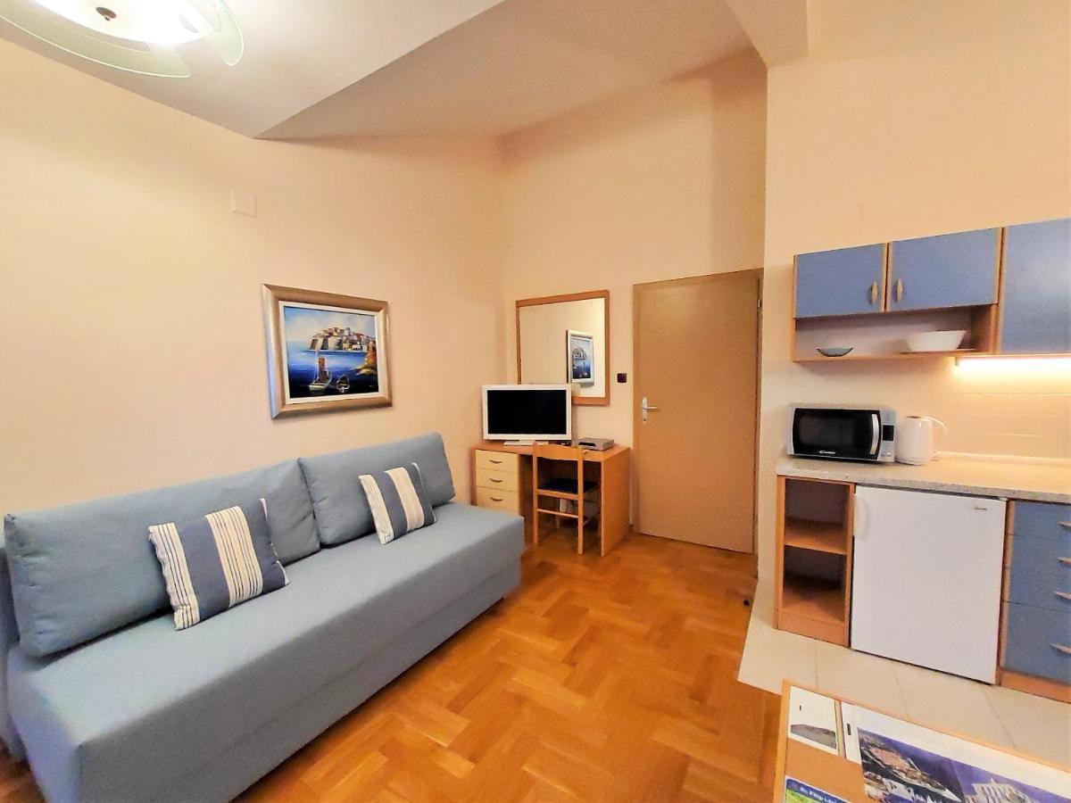 Apartments Petra I Karlo 图兰杰 外观 照片